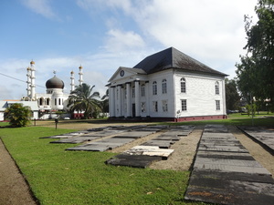 Paramaribo: Moschee neben Synagoge