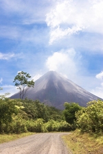 Der Vulkan Arenal in La Fortuna, welcher am qualmen ist 