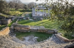Blick von Oben auf den archäologische Park von Apollonia