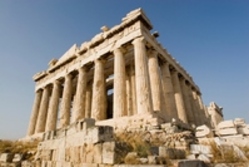 Blick auf die Säulen der Akropolis in Athen 