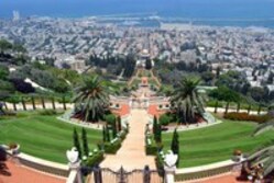 Blick auf die Haifa-Bahai-Gärten in Akko