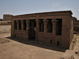 Ein kleiner Tempel in Edfu