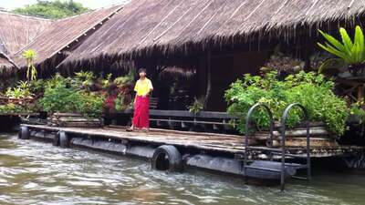 Übernachtung am River Kwai in Jungle Rafts