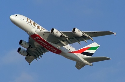 Für die An-/Abreise ab Frankfurt nutzen wir Emirates.