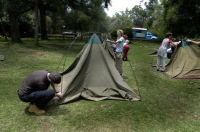 Die Zelte sind einfach und schnell augebaut.a