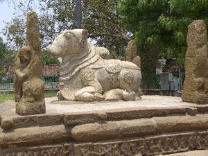 Nandi-Statue am Kailashanatha-Tempel in Kanchipuram