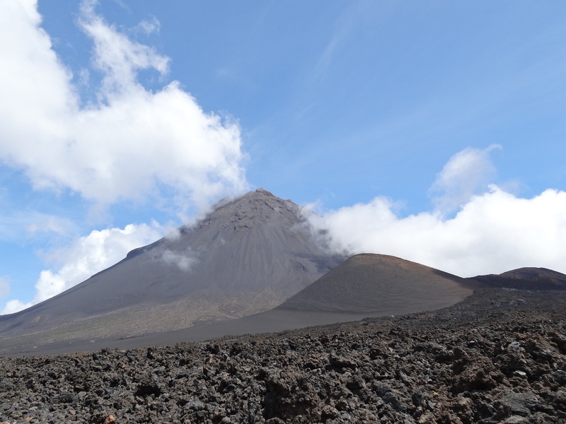 Der höchste Vulkan der Kapverdischen Inseln: Über der Lavakruste auf 2.829 Metern