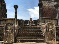 Djoser_Sri Lanka_Polonnaruwa_Tempel Statues_FOC