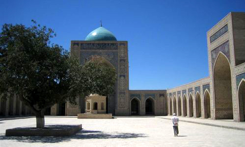 Innenhof der Medrese Mir-e-Arab