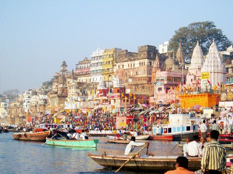 Bootsfahrt auf dem Ganges in Varanasi
