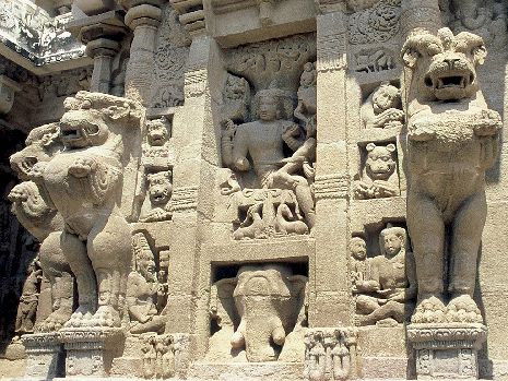 Steinmetzarbeiten am Kailashanatha-Tempel in Kanchipuram