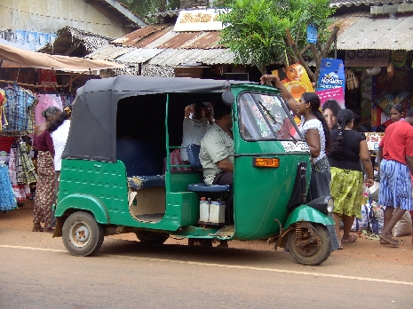 SR085_Dorfmarkt_Tuktuk