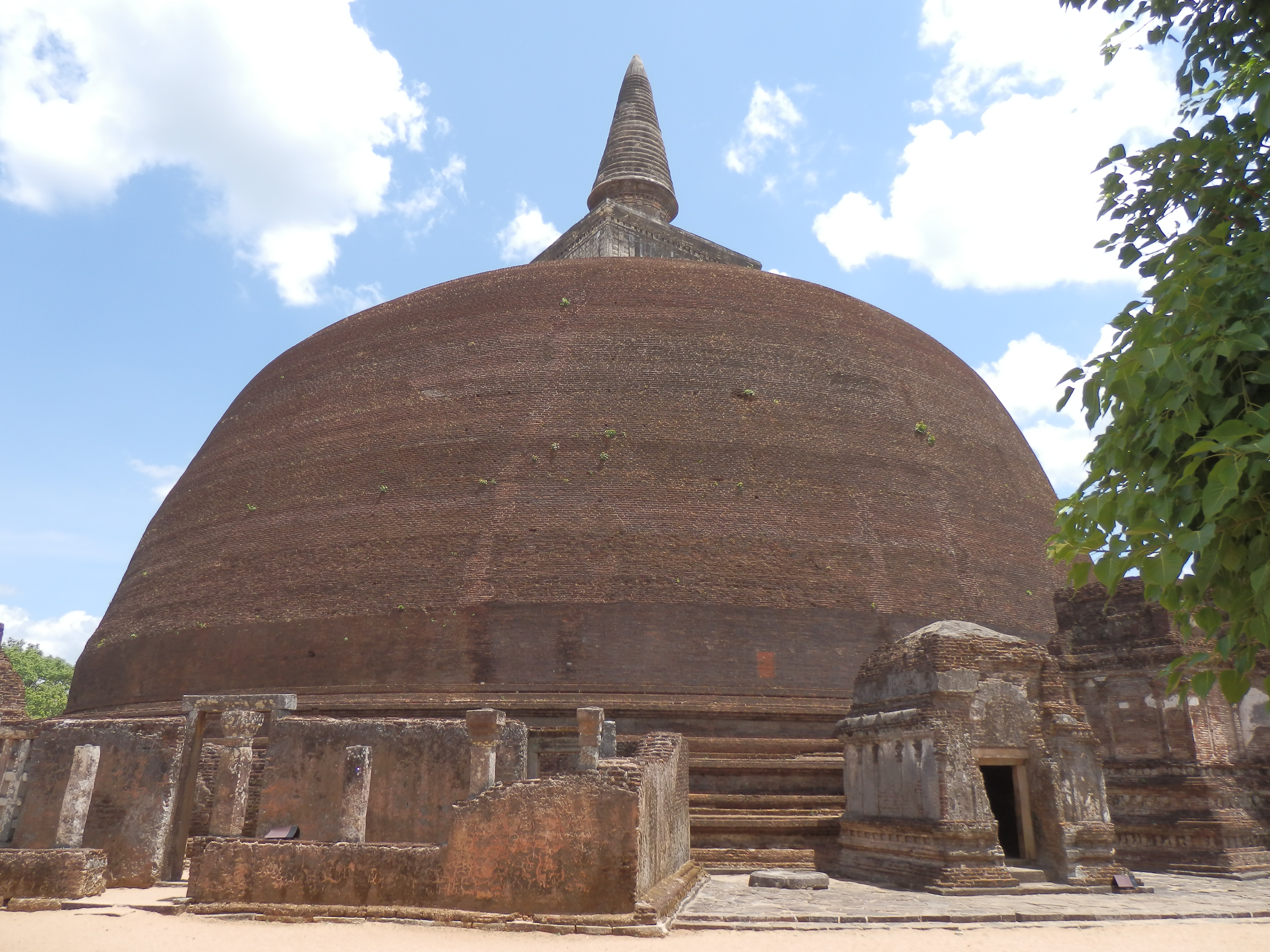LK_Polonnaruwa_Stupa(2)_BM_FOC