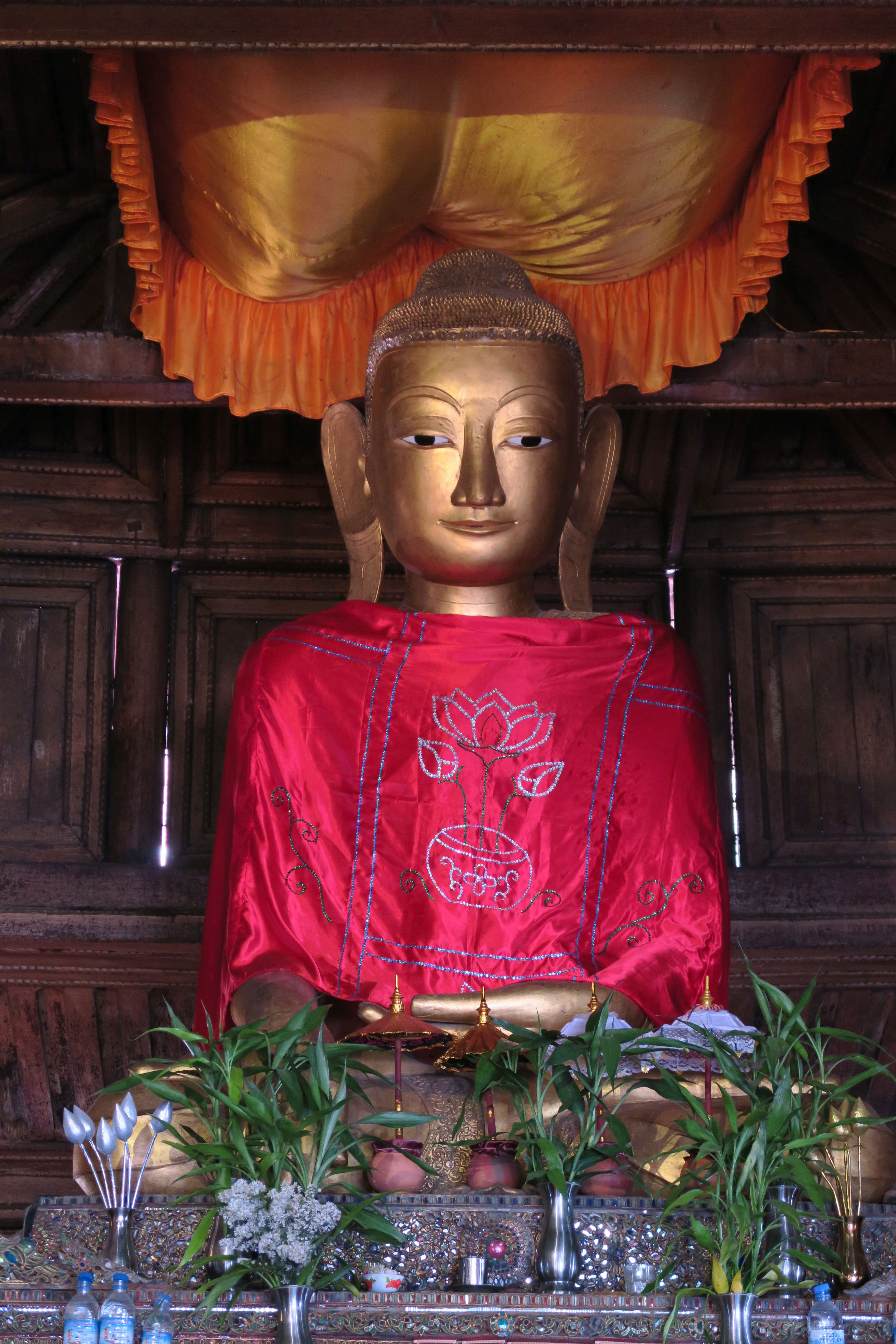 Myanmar Inle-See Shwe Yaungwe Kyaung Kloster Buddha