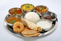 Indien vegetarischer Thali Curry Reis Brot Daal