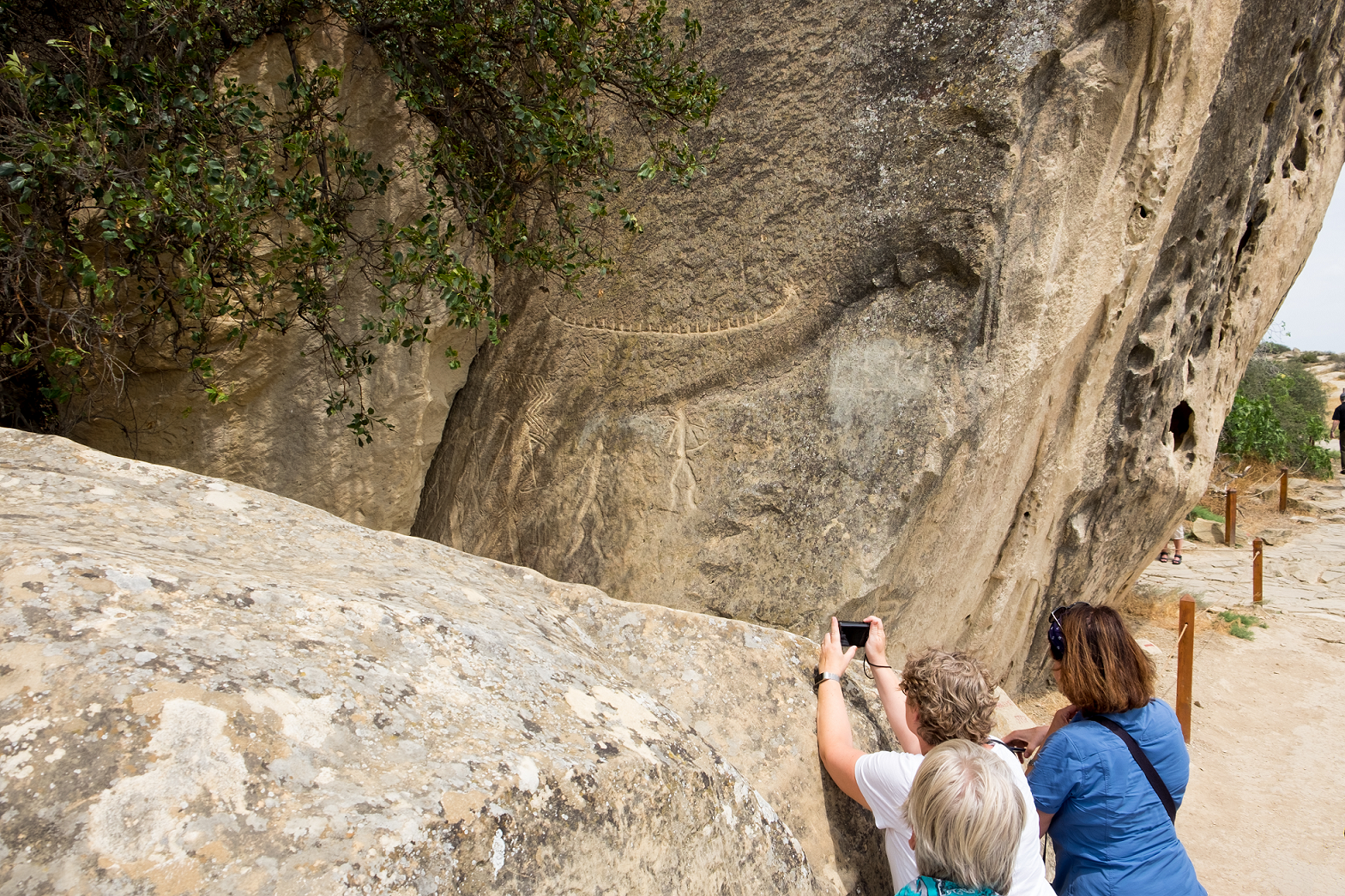 Gobustan Nationalpark, Felsen, Touristen, Aserbaidschan reise