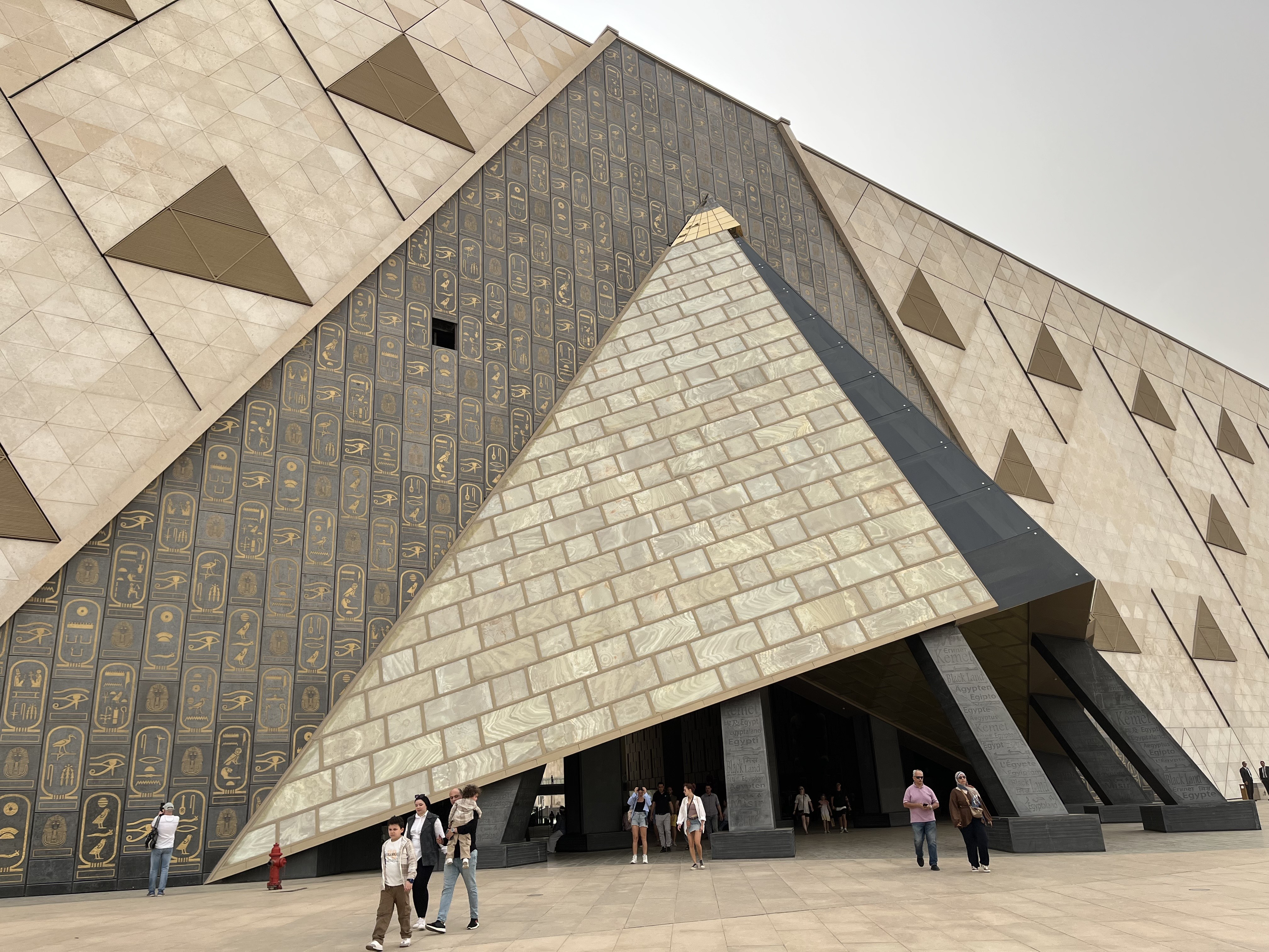 Grand Egyptian Museum, Kairo, Gebäude von außen